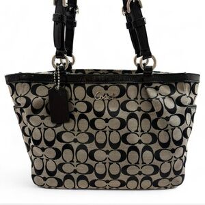 Coach Signature Gallery Tote - Style F17726